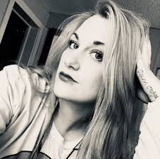 Alyssa Florence's Instagram, Twitter & Facebook