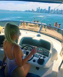 Another type of millionaire dating agency is one that lets women in for free and charges its male members. Pin On Online Business
