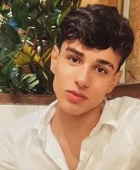 Reel by Darwin Ochoa 🍀 (@darwinochoal) · December 1, 2025