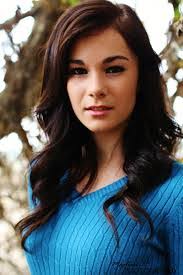 Kristen Hinkle's Instagram, Twitter & Facebook