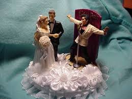 Elvis Wedding Cake Topper In Love And All Shook Up Elvis Wedding Themed Wedding Cakes Wedding Cake Toppers