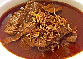 Semur daging sapi merupakan salah satu hidangan pokok yang wajib ada di meja makan saat lebaran. Resep Semur Daging Pedas Manis Oleh Fitri S Kitchenette Cookpad