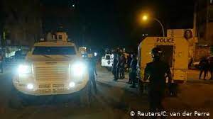 Il sera possible d'organiser des rassemblements de plus de 1000 personnes en extérieur et en intérieur. Colere En Pleine Pandemie Contre Le Couvre Feu Au Senegal Afrique Dw 05 06 2020