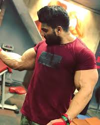 Biggest Biceps Barbell Bicep Curls Are One Of The Most Basic Arm Workouts With Dumbbells Grodonix He had a biceps of 26 inches. grodonix