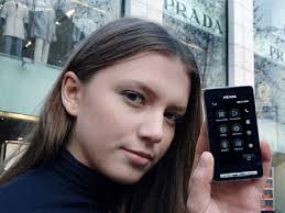 Ecranul tactil este un dispozitiv care reacționează la atingere, introdus în dezvoltarea masivă în statele unite. Cand A ApÄƒrut Primul Telefon Din Lume Istoria ComunicÄƒrilor Celulare In Rusia