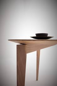 Trident Di Morelato Ebanisteria Italiana E Un Tavolo Dal Design Unico Realizzato In Legno Di Noce Canaletto Con Mobili Di Lusso Tavolo Design Design Di Mobili