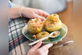 Pommes Roties Aux Fruits Secs D Helene Darroze Recette Pomme Rotie Farce Vegetarienne Fruits Secs