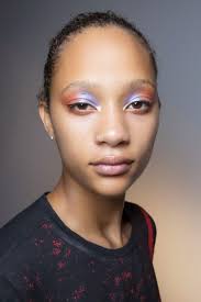 Spring 2017 Beauty Trend Report: How to Wear Glitter