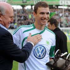 Dzeko is touring torres is in the studio! Dzeko Wechsel Hauptsache Weg Aus Wolfsburg Der Spiegel