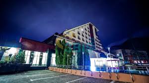 Codul poștal este o serie de litere sau cifre (ori o combinația acestora) adăugate adresei poștale pentru scopul sortării corespondenței. Piatra Mare 3bis Ro