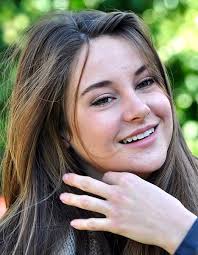 Born in san bernardino, california, and raised in simi valley, woodley began mod. Shailene Woodley Steckbrief Promi Geburtstage De