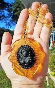 Pin On Bakelite Brooches Bracelets A Little Of This And That Board 1