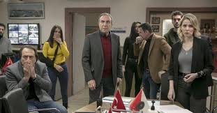 Artık kemikleşmiş bir izleyici kitlesi olan dizi sezon finali yapacak. Arka Sokaklar Bugun Var Mi Neden Yok Arka Sokaklar Yeni Bolum Ne Zaman 1 Ocak 2021 Kanal D Yayin Akisi Takvim