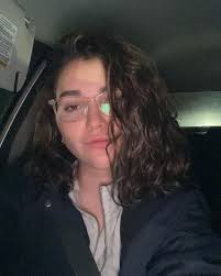 Lizzie Holmes (@lizzie_holmes_) • Instagram photos and videos