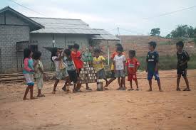 Tarian bunga tarian ini adalah untuk merayakan keamanan dan kegembiraan dunia. Era Modernisasi Permainan Tradisional Masih Dimainkan Anak Anak Di Buluminung Newskaltim