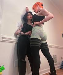 Finally caught herself one of those gamer goth girls : rgirlsinyogapants