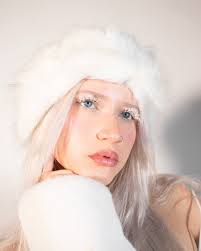 white rabbit for the wonderful @lizzie.garver 🐇