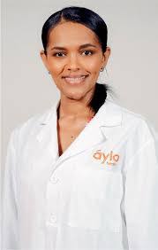 Deanna Ross's Instagram, Twitter & Facebook