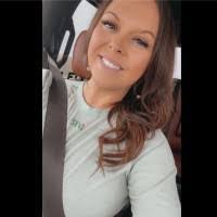 Rachelle Wells's Instagram, Twitter & Facebook