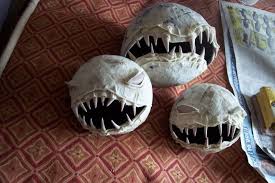 Example Of Paper Mache Objects That Could Be Inspiration For Details On These Other Ideas For Mask Puppets Halloween Props Halloween Deco Halloween Projects