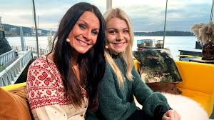 She started her television career in tv romerike in 1997, and was hired in tv 2 i 2001. Debuterer Som Programleder Sammen Med Mamma