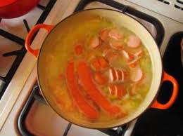 Omas Ddr Kartoffelsuppe Mit Bockwurst Wurstchen Herzhafte Kartoffelsuppe Ddr Rezept Mit Bildern Und Anleitun Kartoffelsuppe Bockwurst Rezepte Mit Wurstchen