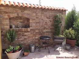 Mauer Aus Klinker Mit Angedeutetem Fenster Mauer Aus Klinker Mit Angedeutetem Fenster The Post Mauer Aus Klin Steinmauer Garten Gartenmauern Steinwand Garten