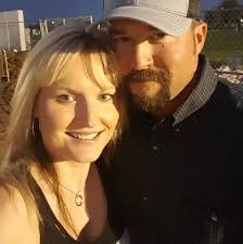 Is there like a business that comes to your house to give your dog a bath ?