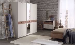 Zarif çizgileri, konformist yaklaşımı, ergonomik ve şık tasarımı ile öne çıkan louisa yatak odası, modern zaman peri masallarına gönderme yapıyor. Mayer Yatak Odasi Dogtas Exclusive