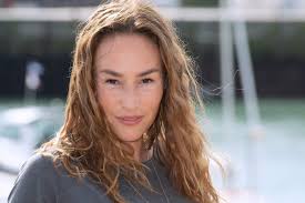 Vanessa demouy (born 5 april 1973) is an actress and model. Vanessa Demouy Publie Un Cliche D Elle Adolescente Les Fans Sont Conquis