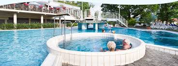 Thermalbad Schwimmen Baden Und Wellness Bad Honningen Am Rhein Westerwald Schwimmen Und Wassergymnastik