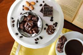 Bouchees D Amandes Au Chocolat Et Au Cafe Recipe Food Desserts Chocolate Cookie