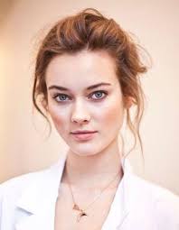 En effet, en quelques coups de ciseaux, il c'est la coiffure parfaite pour affiner un visage. Coiffure Visage Rond Front Large 40 Coiffures Canon Pour Les Visages Ronds Elle Coiffure Visage Rond Visage Rond Coiffure Visage Long