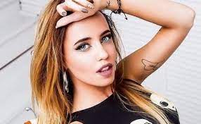 Овен кто родился в этот день? Nadya Dorofeeva Bez Kosmetiki Pevica Reshila Otkazatsya Na Den Ot Makiyazha Pevicy Lico Znamenitosti