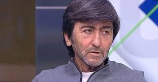 Antalyaspor fenerbahçe maçında i̇stanbul'da yaşanan terör saldırısına cüneyt çakır dikkat çeken bir hareketle tepki gösterdi. Ridvan Dilmen Den Cuneyt Cakir A Agir Sozler