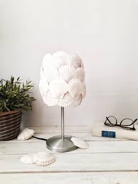 Diy Muschel Lampe Selber Machen Upcycling Idee Und Ikea Hack Die Dir Ein Maritimes Urlaubsfeel Lampen Selber Machen Selber Machen Upcycling Diy Wohnen Mobel
