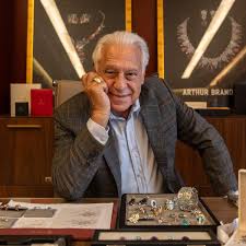 ‘Nunca morri tanto’: Antonio Fagundes revela que gravou várias versões da morte de Arthur Brandão