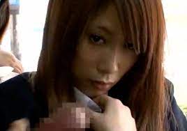 他の女が美味しそうにリーマンのチン◯をしゃぶってるところをスゲー目つきで見つめるjkがエロい | 痴漢タイプ別おすすめ動画