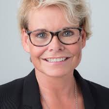 Heute durfte ich erfahren, dass ich meine Masterthesis mit einer Note von  5.5 und 5.75 bestanden habe.