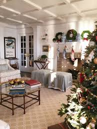 Traditional Home Christmas Decor Ideas With Faux Christmas Tree Traditional Home Christmas Decor Fauxchristmastre Holiday Decor Christmas Decor Christmas Room