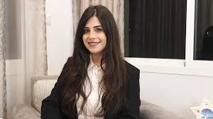 فرح المزروعي مديرة مساعدة في شركة روتشيلد وشركاه الشرق الأوسط منذ سبتمبر (أيلول) 2019، الإمارات العربية المتحدة. ÙØ±Ø­ Ø´Ø±ÙŠÙ… Ø¨ÙŠÙ† Ø§Ù„Ø²Ø¬Ù„ ÙˆØ§Ù„ØºÙ†Ø§Ø¡ Ø¨ØµÙˆØªÙ‡Ø§ Ø§Ù„Ø¹Ø°Ø¨ Ù†Ø­Ùˆ Ø§Ù„Ù†Ø¬ÙˆÙ…ÙŠØ© Ø´Ø§Ù‡Ø¯ Ø§Ù„Ù„Ù‚Ø§Ø¡ Ø®Ø¨Ø± Ø¹Ø§Ø¬Ù„