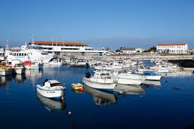 En louant un bateau à l'île d'yeu, vous êtes dans de bonnes dispositions pour les sports nautiques. La Quotidienne Du Plaisancier Confine Coup De Stress En Quittant L Ile D Yeu Voile Moteur