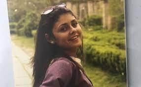 Femeia care impins marti seara in fata metroului o tanara, in statia dristor, a fost arestata pentru 30 de zile, anunta news.ro. Interesant Pentru Ce Gigant Lucra Alina Ciucu Fata UcisÄƒ La Metrou MarÈ›i Seara Bugetul Ro