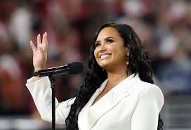 O termo descreve um sistema no qual a sociedade divide as pessoas entre homem e mulher, e determina para elas papéis sociais de gênero, identidades de gênero e. Hoje Nao Binaria Demi Lovato Diz Que Teve Overdose Por Ignorar Verdade Istoe Dinheiro