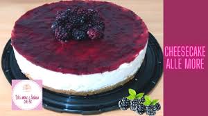 La cheesecake alle more è un dolce freddo che non necessita di cottura che si prepara partendo dalla base preparata con i biscotti tritati. Cheesecake Alle More Youtube