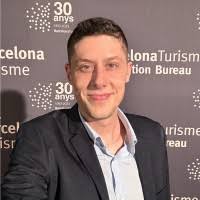 80+ perfiles de «Alejandro Oliver»