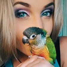 Brandi Landers's Instagram, Twitter & Facebook