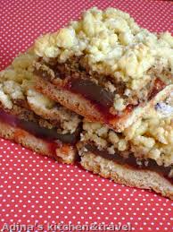 Se scoate tava din cuptor. Adina S Kitchen Travel Prajitura Cu Rahat Gem Si Bezea