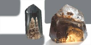 Quartz has gotten incredibly popular over the last 10 years or so. Quartz Crystals Explained Extra Termination Through Grounding Crystal Vaults