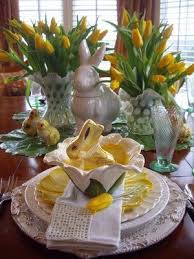love this pretty yellow spring tablescape deco paques decoration paques joyeuses paques